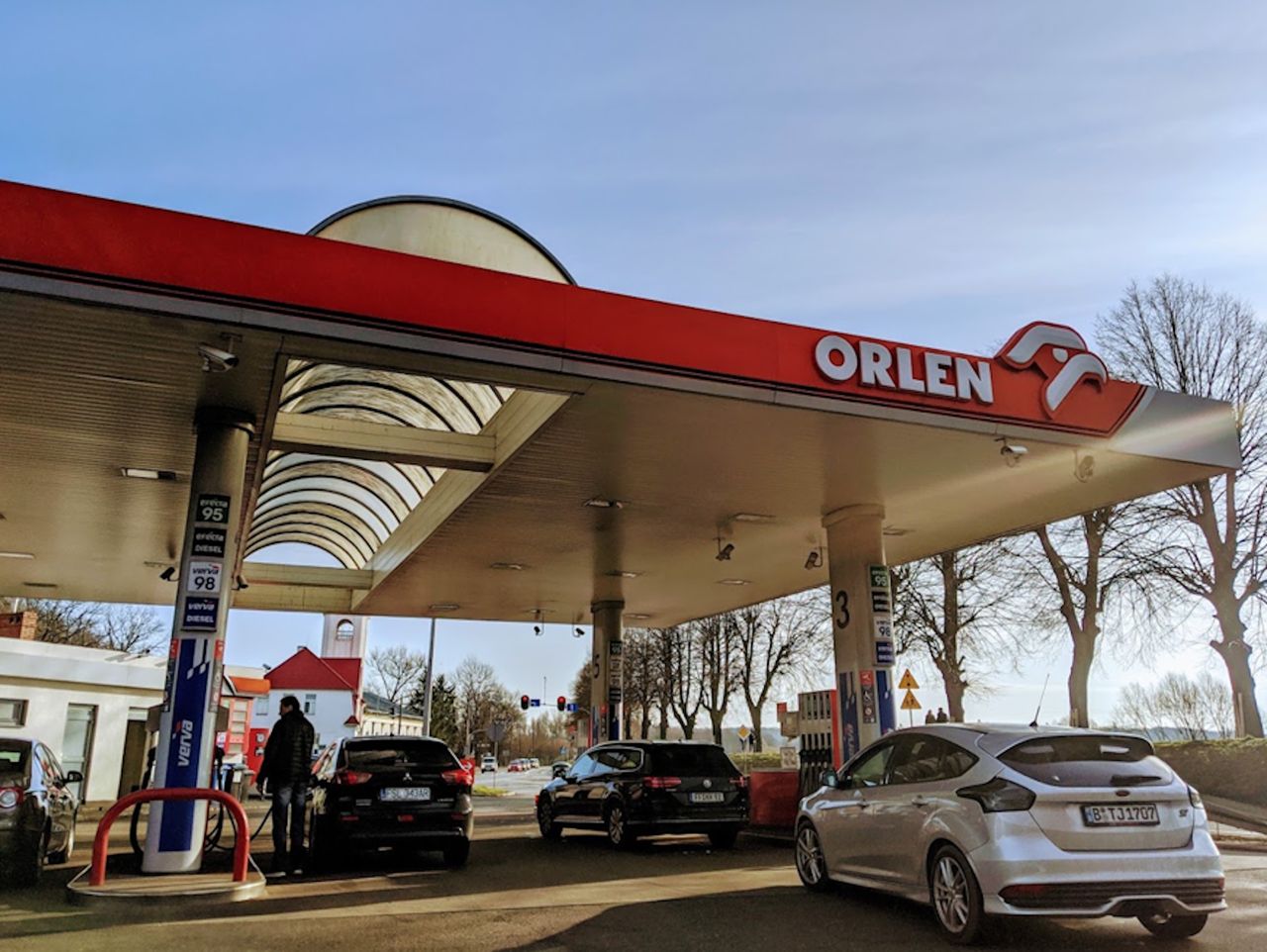 Kierowcy z Niemiec szturmują stacje paliw w Słubicach. To efekt rosnących cen