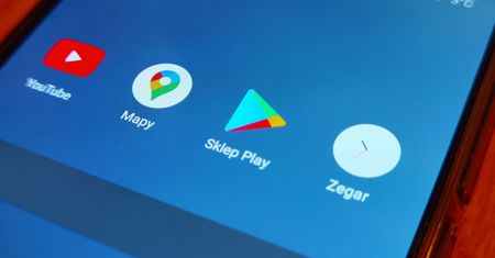 Google goni Apple'a. Sklep Play pokaże, co aplikacje robią z twoimi danymi