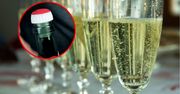Do czego służy czerwona końcówka korka od szampana? To cię zaskoczy!