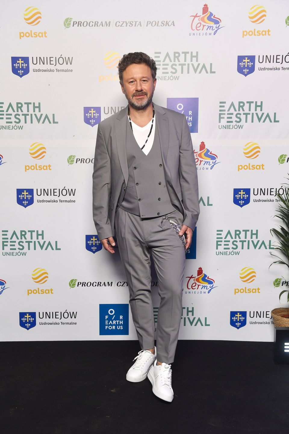 Internauci oskarżają gwiazdy Earth Festival 2022 o hipokryzję