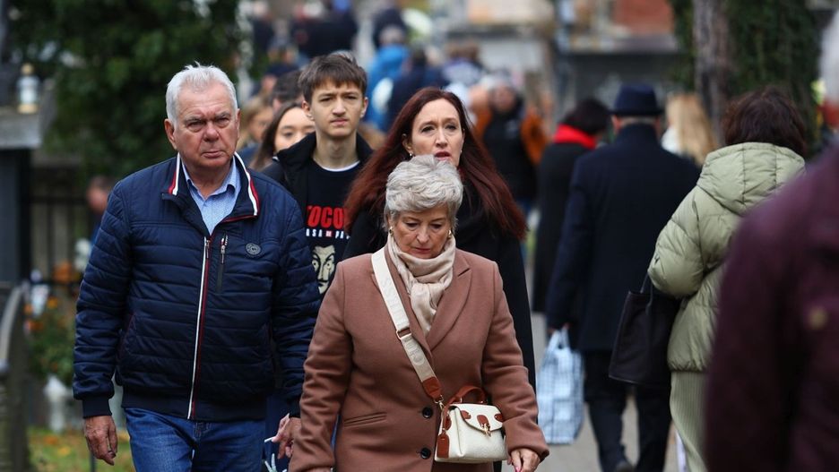 Wszystkich Świętych 2025 na Cmentarzu Starym w Kielcach. Mnóstwo ludzi odwiedzało groby bliskich.