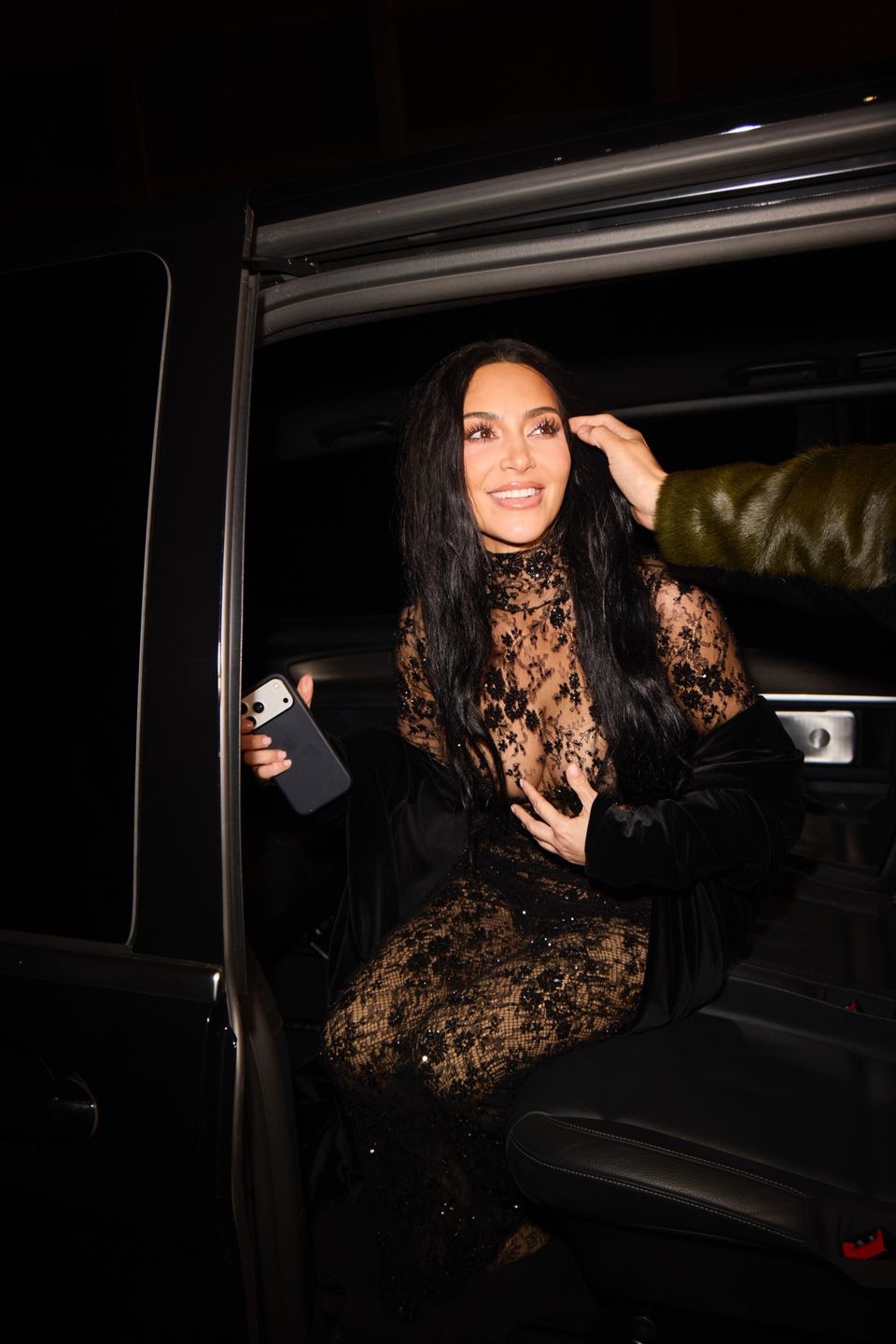 Kim Kardashian maszeruje na randkę z Lewisem Hamiltonem