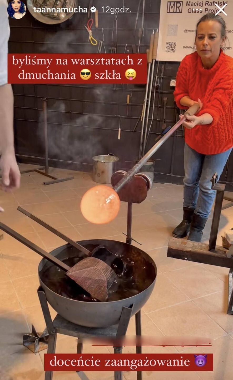 Anna Mucha dmucha szkło i kokietuje fanów 