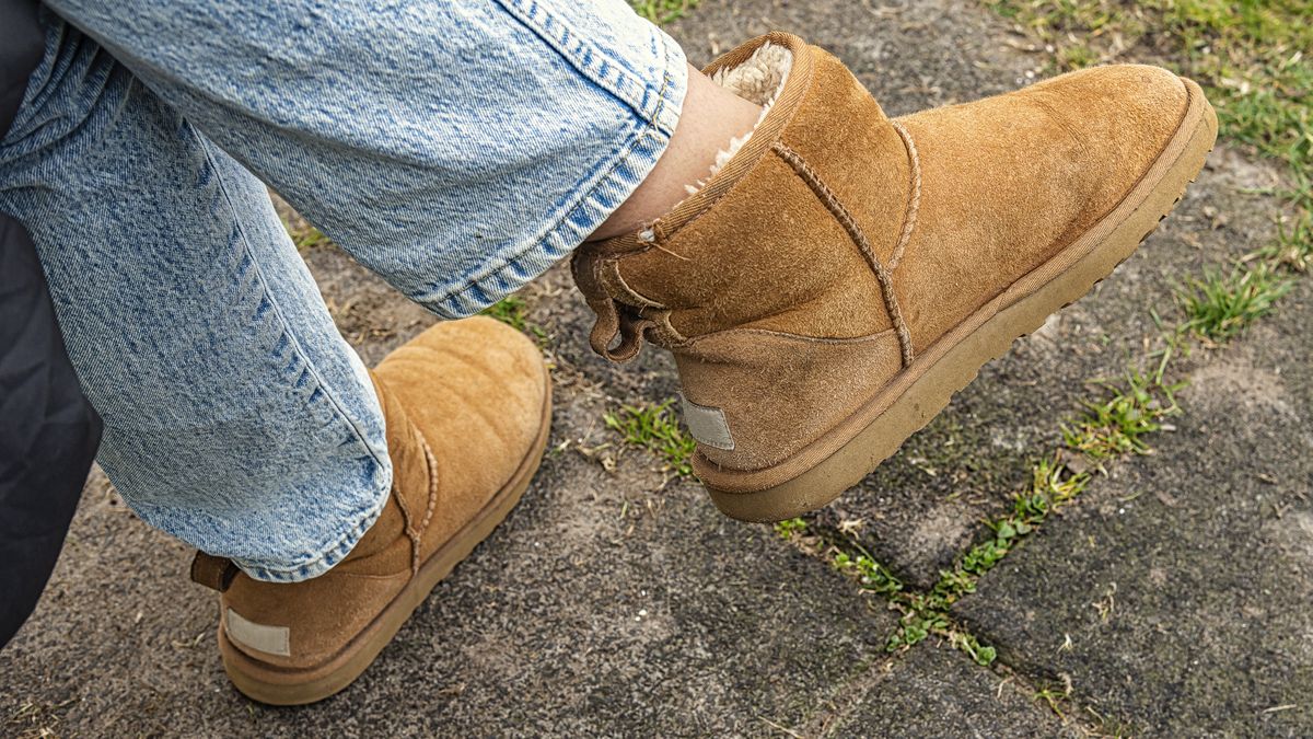 Jak czyścić zamszowe buty? 