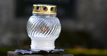 Fałszywe sklepy przed Wszystkimi Świętymi. CERT Polska ostrzega
