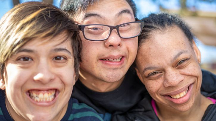 Niepełnosprawność intelektualna może być uwarunkowana genetyką, np. zespołem Downa.