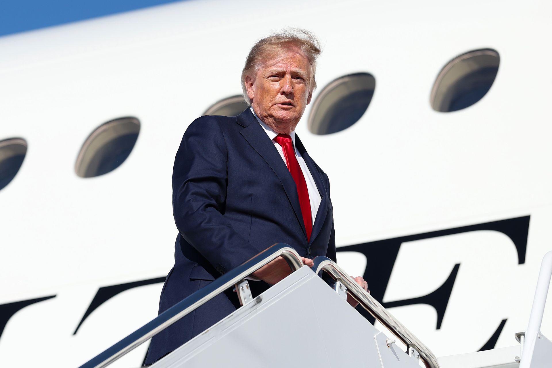 Zdjęcie do aktualności: Jest decyzja Kongresu USA ws. Rosji. Trump może nakładać 100-procentowe cła