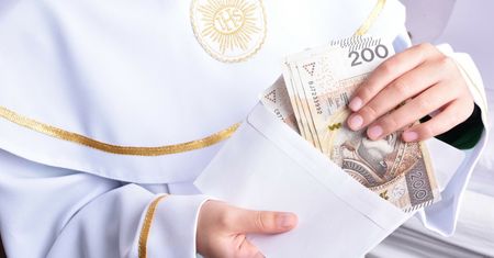 Komunia i wesele 2025. Ile dać do koperty, by "nie było wstydu?"