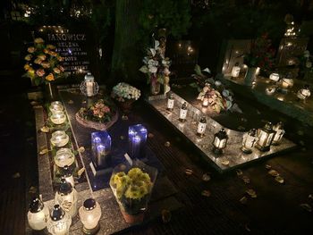 Leszno: Tysiące zniczy rozświetliły cmentarz przy ul. Kąkolewskiej