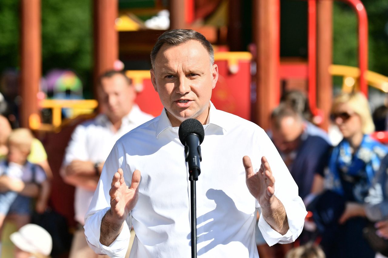 Andrzej Duda i prawo łaski. Rodzina ułaskawionego pozywa "Fakt"