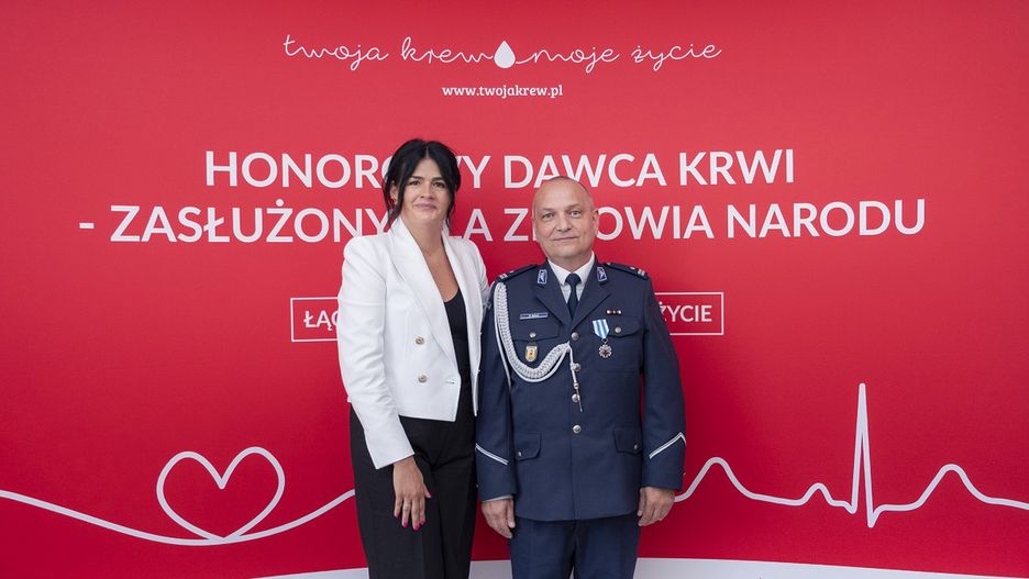 Podinspektor Dariusz Koło oddał 40 litrów krwi.