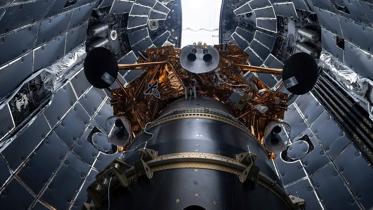 Przestrzeń ładunkowa rakiety SpaceX. Widoczny lądownik Blue Ghos