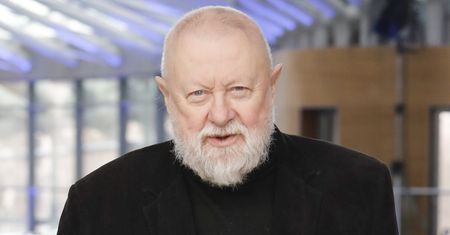 Jerzy Bralczyk, po aferze ze słowami o "zdychaniu zwierząt", otrzymał własny program w TVP! Zrezygnował z innej propozycji