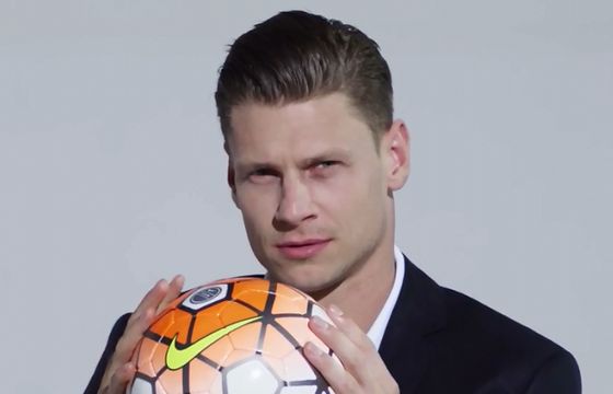 Puma w reklamie Toyoty, Nike w spotach T-Mobile i Krispolu z piłkarzami. "Dziwna, ale udana kopromocja"