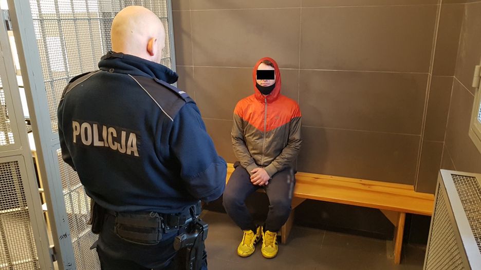 Warszawa. Brutalny atak na przechodnia. Policja zatrzymała podejrzanego.