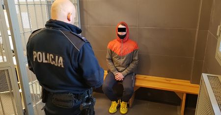 Zaatakował tasakiem w centrum Warszawy. Odciął ofierze palec