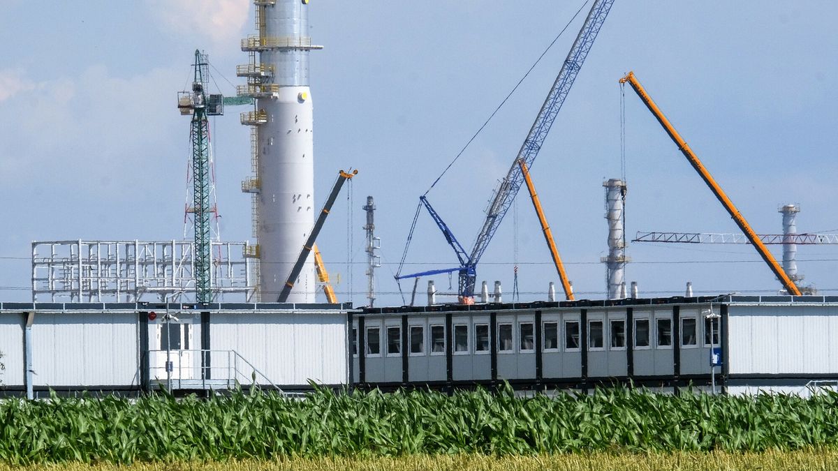 Miasteczko kontenerowe dla pracowników na budowie Orlenu