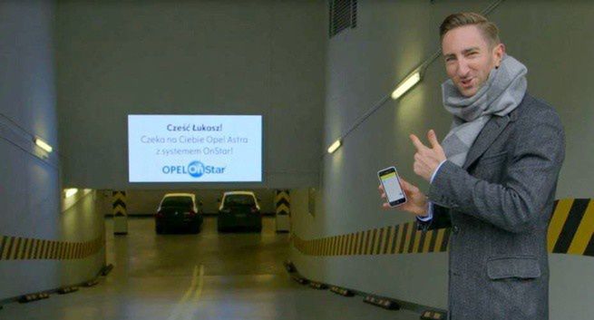 Łukasz Jakóbiak taksówkarzem w kampanii samochodu Opel Astra (wideo)