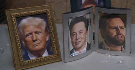 Nietypowy sposób na rozładowanie stresu. Niszczą zdjęcia Trumpa