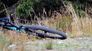 Krok od tragedii w Jaworznie. 7-latek wjechał rowerem pod samochód