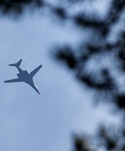 Demonstracja siły Korei Płd. i USA. Legendarny bombowiec w akcji