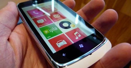 Nokia Lumia 610 nie radzi sobie z Angry Birds. Czy Windows Phone'a czeka fragmentacja?