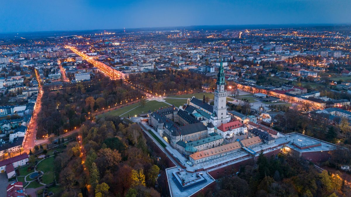 Częstochowa chce obniżyć podatek tym mieszkańcom, którzy w tym roku zdecydują się na zazielenienie dachu lub elewacji. 