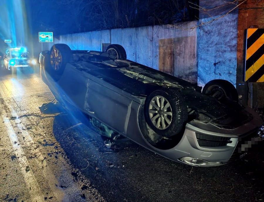 Piekary Śląskie. Przekroczył prędkość, skończył na dachu