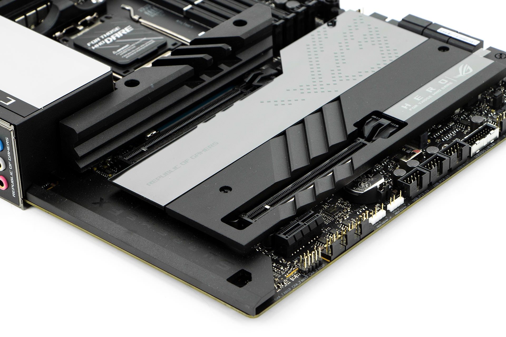 ASUS ROG Crosshair X670E Hero - radiator PCI-Express 5.0
