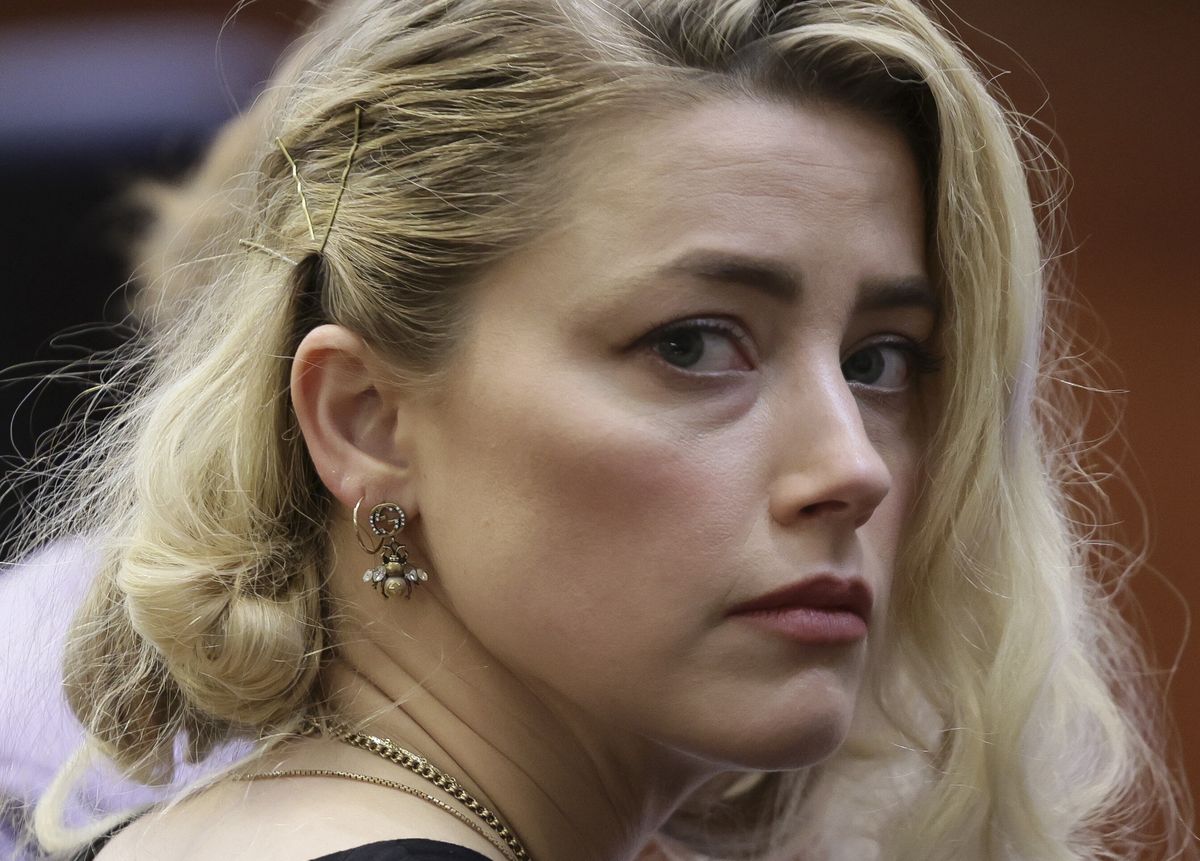 Actor Amber Heard waits before the jury's verdict in the Depp v. Heard civil defamation trial at the Fairfax County Circuit Courthouse in Fairfax, Virginia, USA, 01 June 2022. The jury found that US actor Johnny Depp was defamed by his ex-wife, US actor Amber Heard, in his 50 million US dollar defamation lawsuit against her and awarded him with 15 million US dollars. The jury also found that Heard was defamed by Depp through his former attorney, Adam Waldman, and awarded her with two million US dollars. EPA/EVELYN HOCKSTEIN / POOL Dostawca: PAP/EPA.