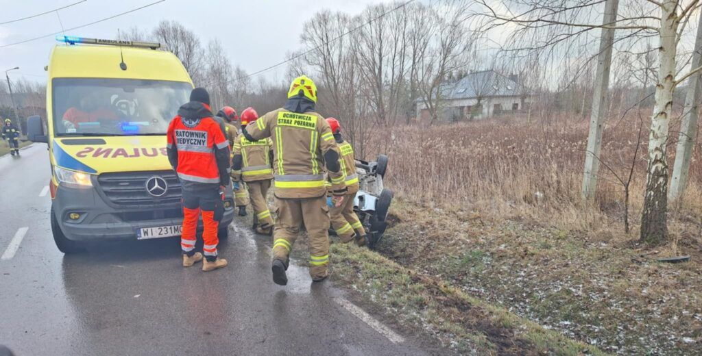 Pijany kierowca dachował pod Warszawą. Miał blisko 3 promile alkoholu