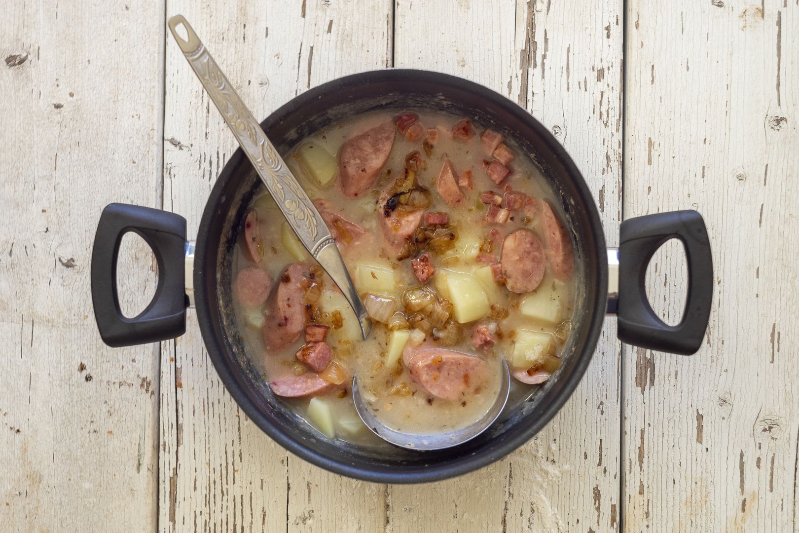 Traditional polish sour soup on wooden background
Jacek_Sopotnicki
zurek, zalewajka, barszcz, zur, zakwas, sour bread soup, a¼urek