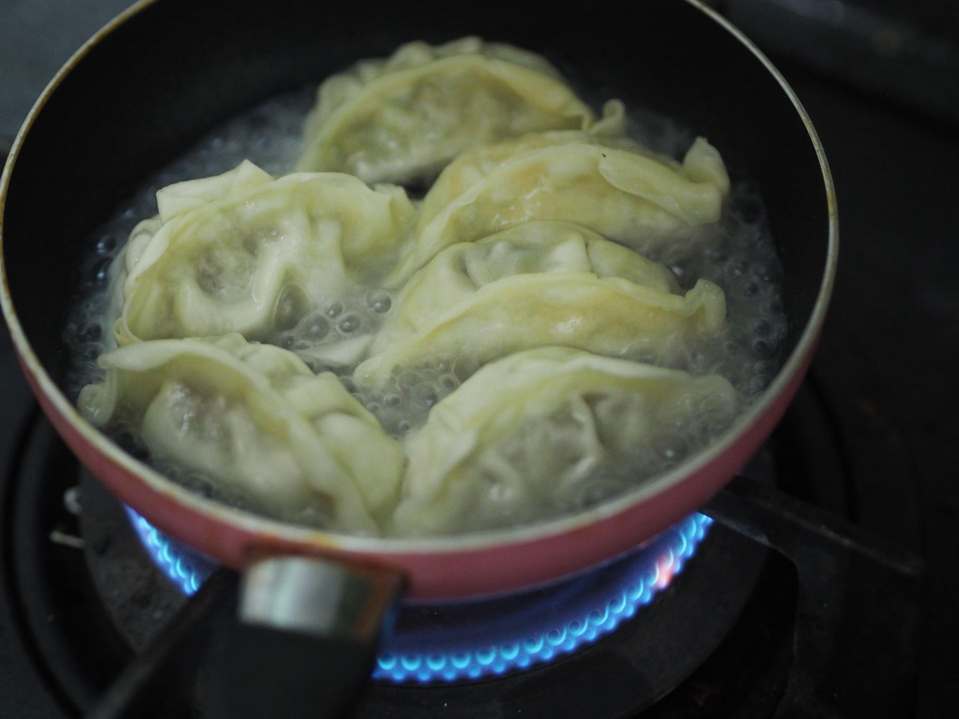 kiaosa dough Fried gyoza in a pan
Fried gyoza in a pan
Penpak Ngamsathain