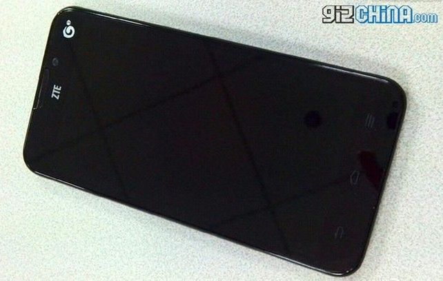 W skrócie: Xperia E w RTV EURO AGD, tanie cztery rdzenie ZTE, Real Racing 3 za miesiąc 2