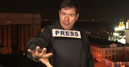 Nadawał na żywo, gdy nagle rozległ się wybuch. Dziennikarz CNN musiał reagować