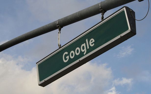 Którędy do Google'a? (Fot. Flickr/henofthewood/Lic. CC by)