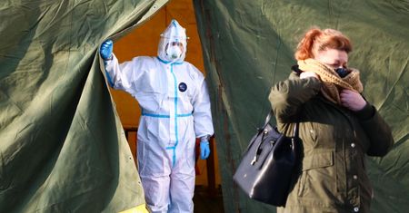 Koronawirus. Obostrzenia przedłużone. Ważne informacje dla uczniów