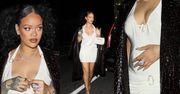 Rihanna zmierza na kolację z okazji 35. urodzin, wystrojona w obcisłą sukienkę podkreślającą jej ciążowe krągłości (ZDJĘCIA)