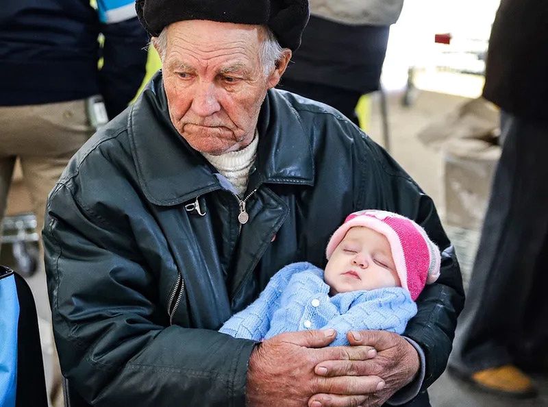Його фотографія з внучкою облетіла увесь світ