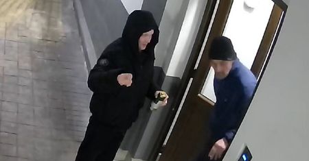 Widziałeś ich? Dokonali brutalnego napadu. Szuka ich policja