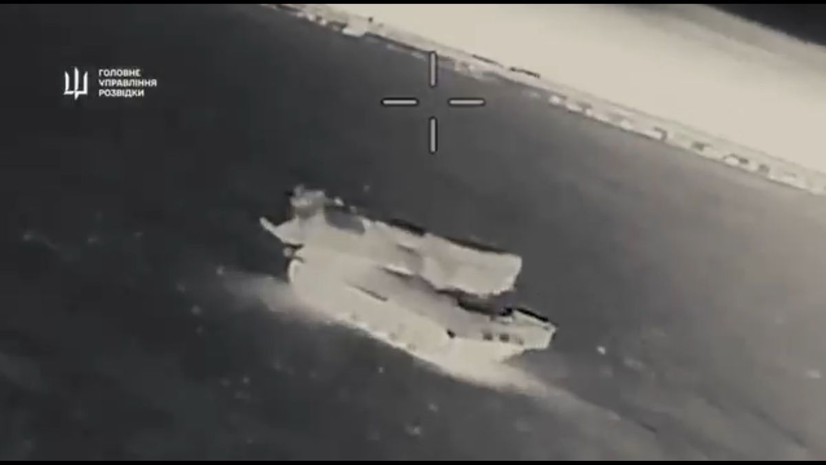 Rosyjska wyrzutnia systemu Buk-M3 zniszczona przez drona FPV.