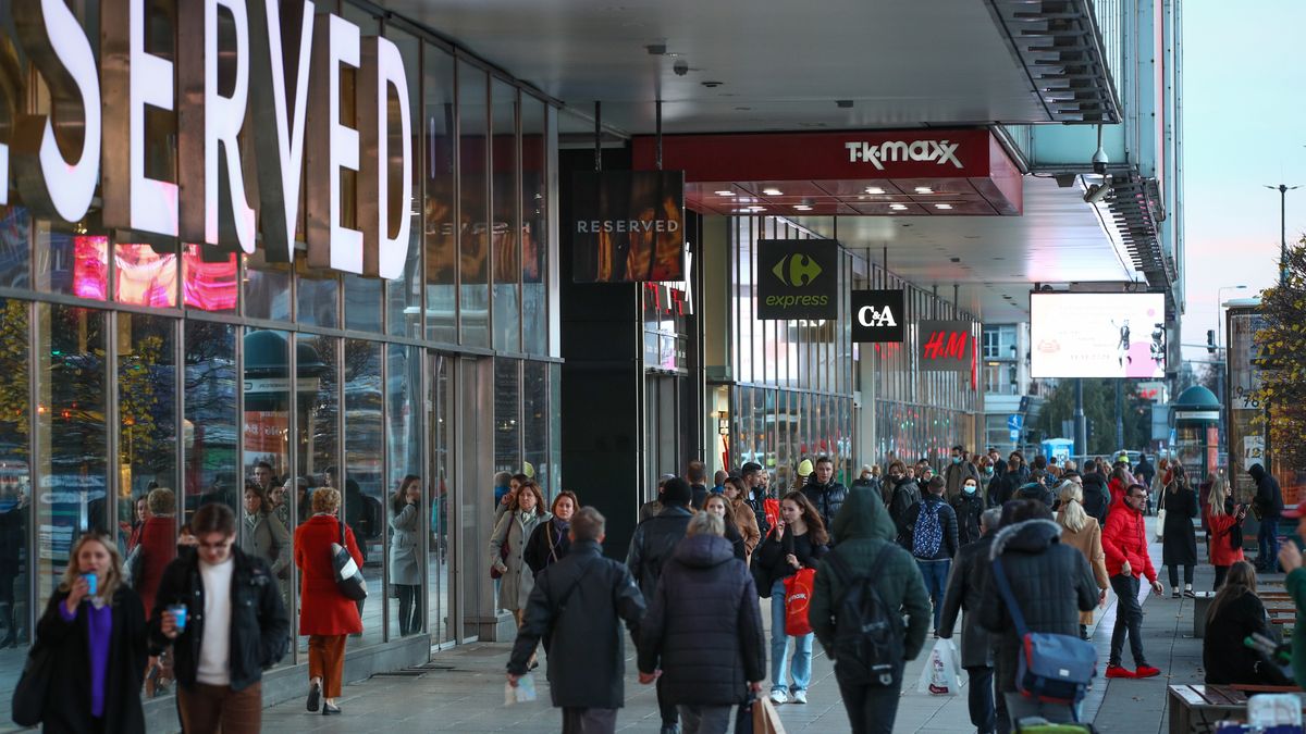 Daily Life In WarsawPeople are seen at a strip mall shopping center in Warsaw, Poland on 03 November, 2021. (Photo by STR/NurPhoto via Getty Images)NurPhotodaily life, strip mall shopping center, 03 november, photo