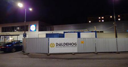 Lidl przy al. Solidarności w Lublinie w przebudowie. Część parkingu wyłączona z użytkowania [ZDJĘCIA]