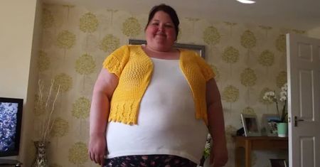 Była uzależniona od jedzenia czipsów. Dzięki nowej diecie schudła 60 kilogramów. Pokazała efekty metamorfozy (FOTO)