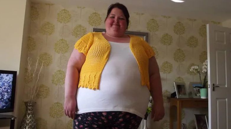 Była uzależniona od jedzenia czipsów. Dzięki nowej diecie schudła 60 kilogramów. Pokazała efekty metamorfozy (FOTO)