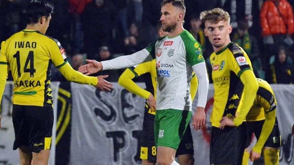 Kosei Iwao, snajper Siarki, zdobył już 19 goli w tym sezonie. Michał Czarny, stoper Wisłoki, w weekend będzie toczył pojedynki z Japończykiem