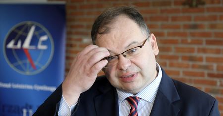 Obowiązkowe testy na COVID-19 mogą wpłynąć na ceny biletów lotniczych. ULC ocenia, że nawet o ok. 500 zł