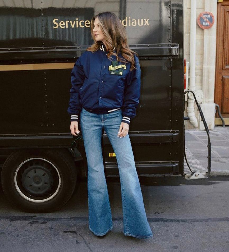 Ania Lewandowska w spodniach z szeroką nogawką