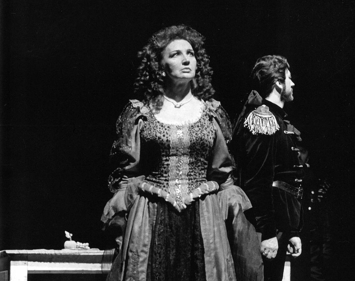 Krystyna Rorbach (Amelia), Bogdan Kurowski (Samuel), 1993 © Chwalisław Zieliński, Cyfrowe Muzeum Teatru Wielkiego w Łodzi