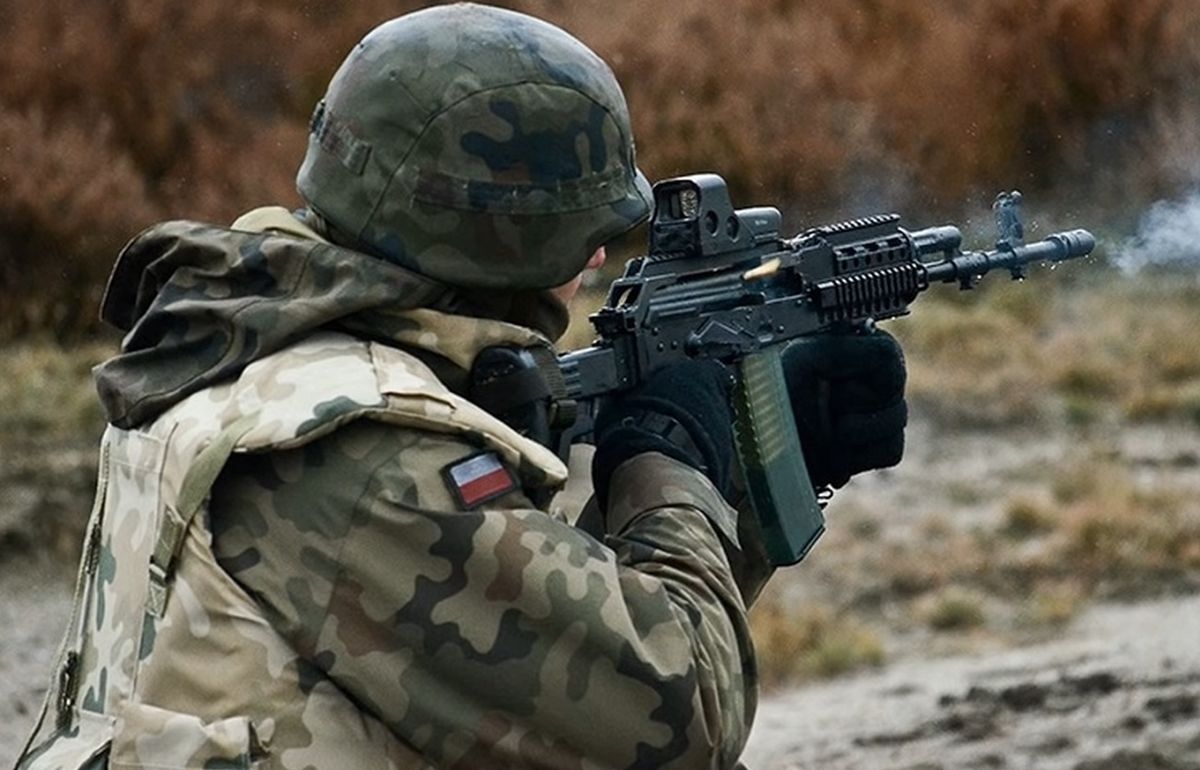 Польща укрілює власну армію, й готується до можливого нападу Росії 